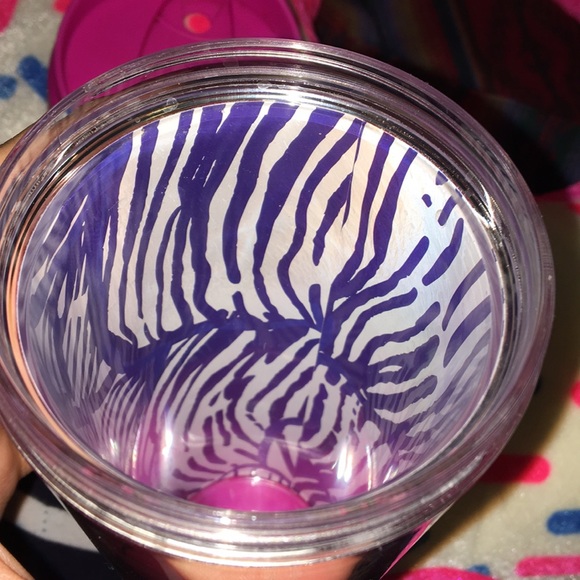 Lily Pulitzer free with 15+ purchase - Picture 4 of 6